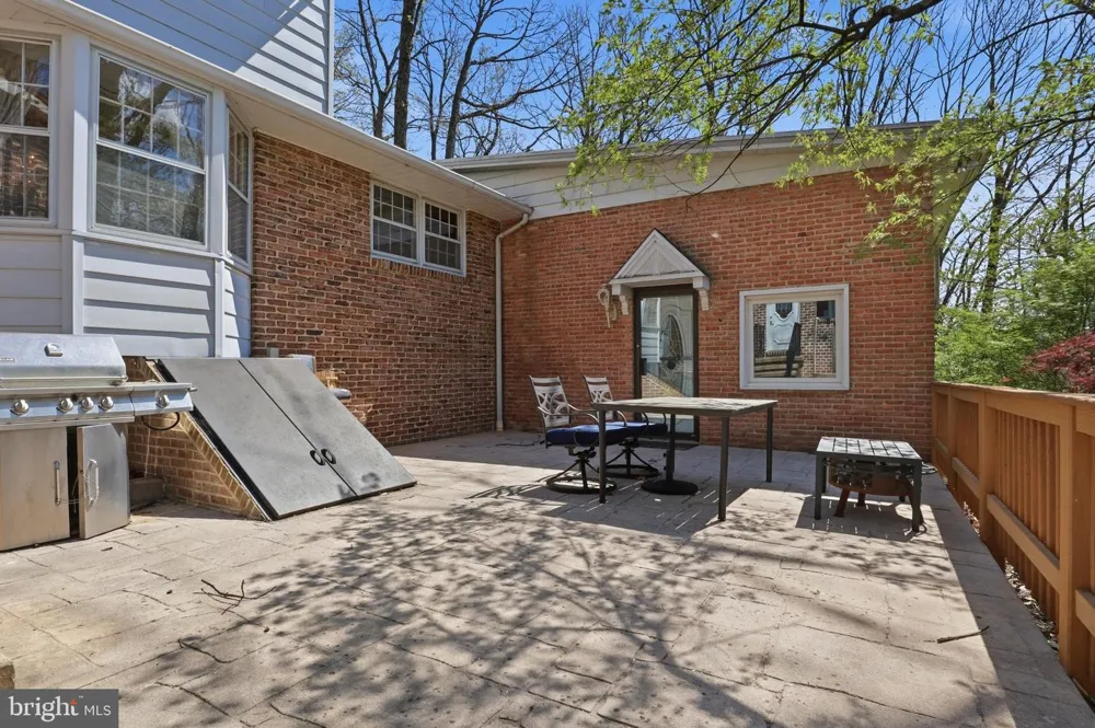 4041 ROBINHOOD York, PA 17408