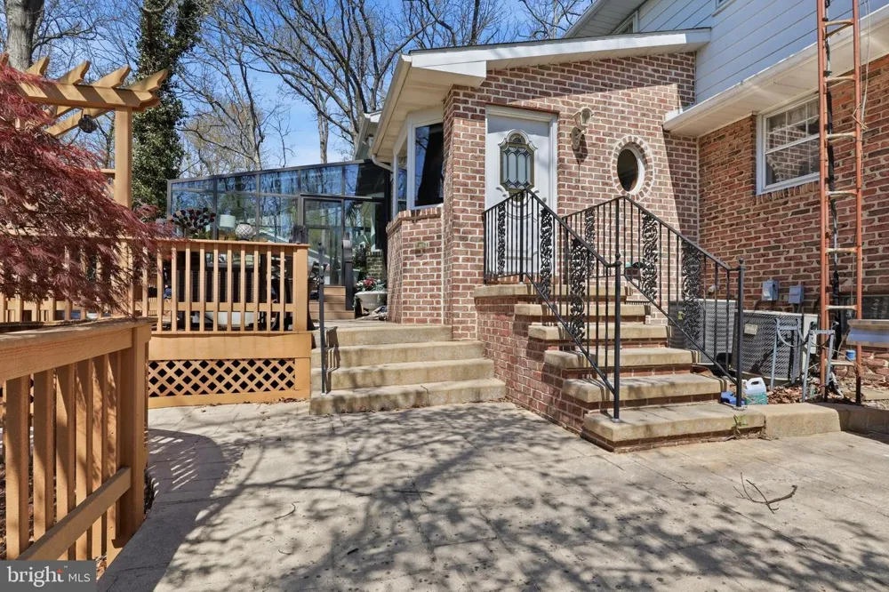 4041 ROBINHOOD York, PA 17408