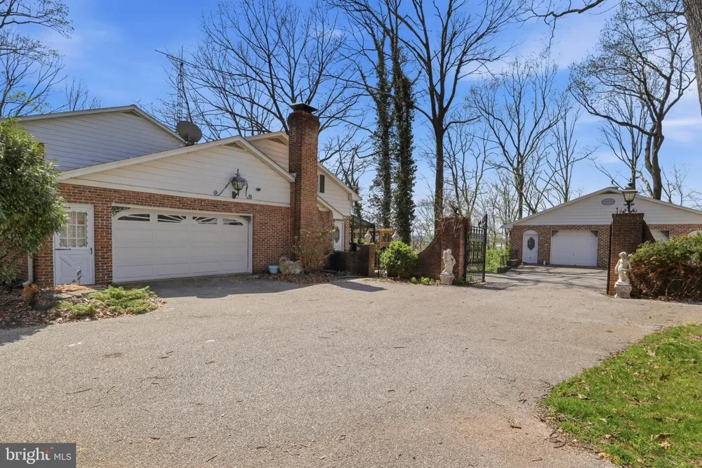 4041 ROBINHOOD York, PA 17408