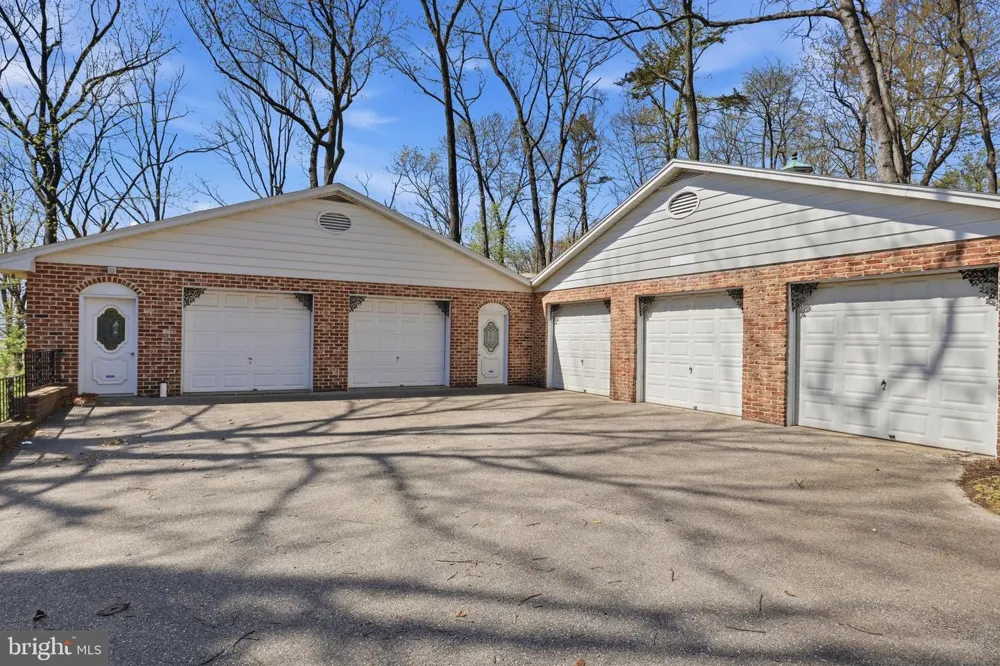 4041 ROBINHOOD York, PA 17408