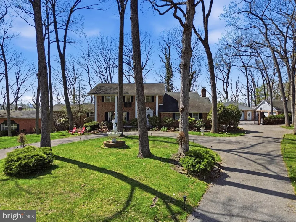 4041 ROBINHOOD York, PA 17408