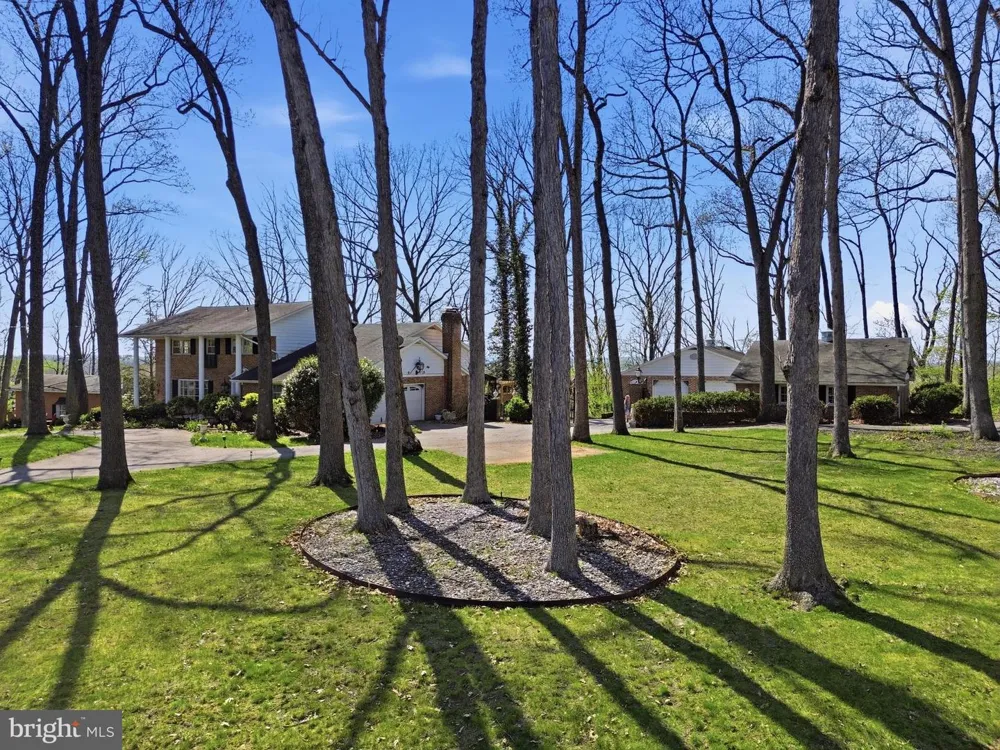 4041 ROBINHOOD York, PA 17408