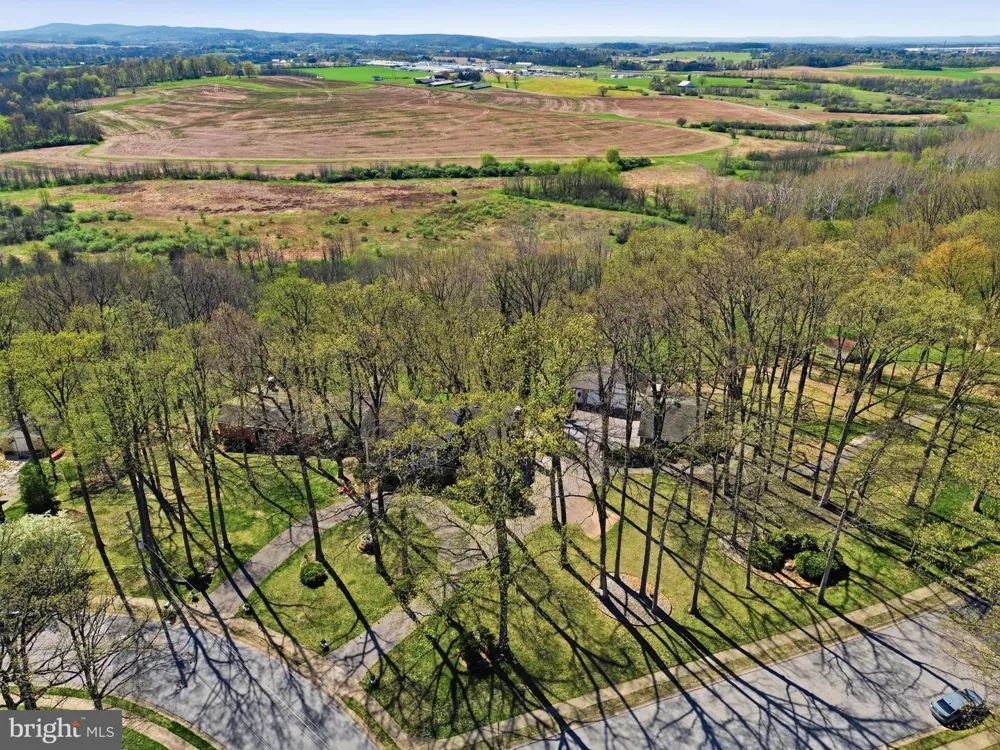 4041 ROBINHOOD York, PA 17408