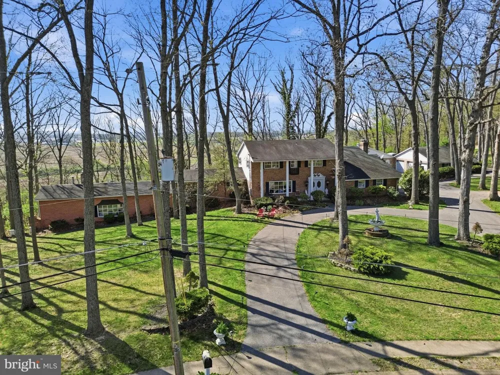 4041 ROBINHOOD York, PA 17408