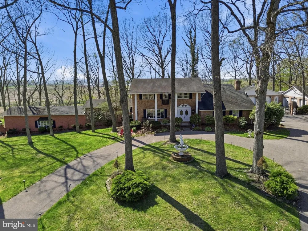 4041 ROBINHOOD York, PA 17408