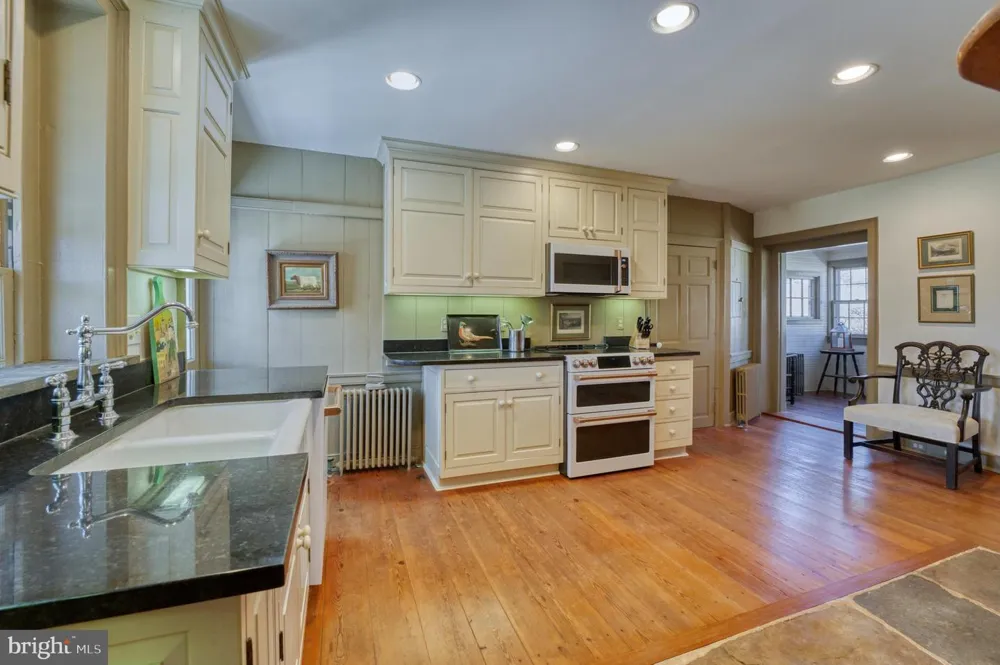 38678 PIGGOTT BOTTOM ROAD Hamilton, VA 20158