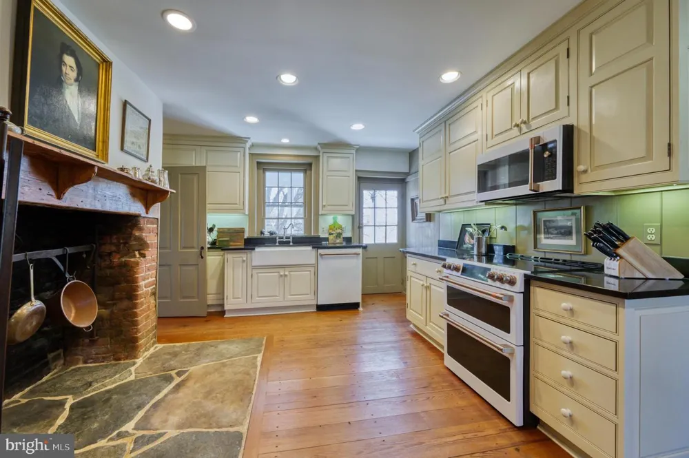 38678 PIGGOTT BOTTOM ROAD Hamilton, VA 20158