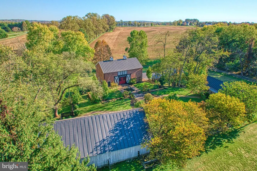 38678 PIGGOTT BOTTOM ROAD Hamilton, VA 20158