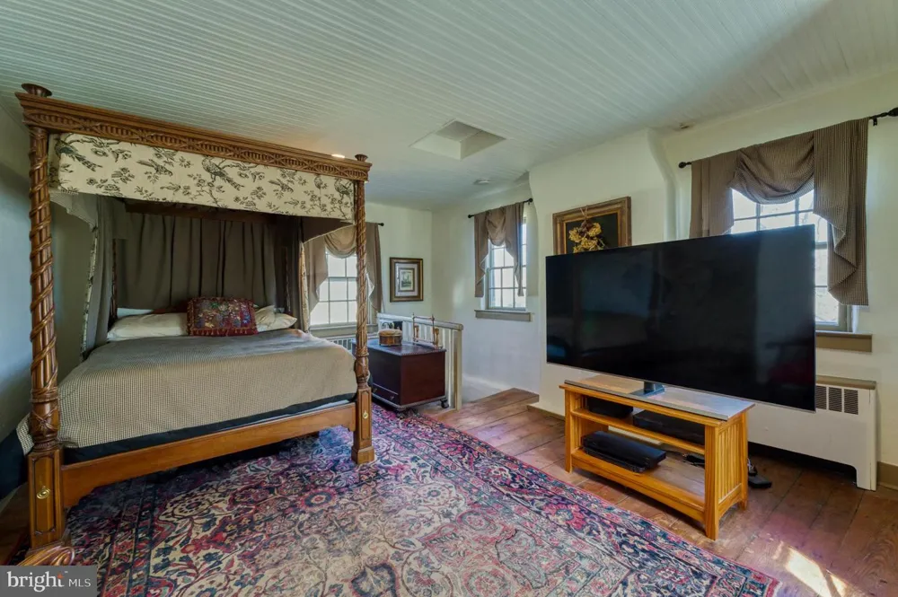 38678 PIGGOTT BOTTOM ROAD Hamilton, VA 20158