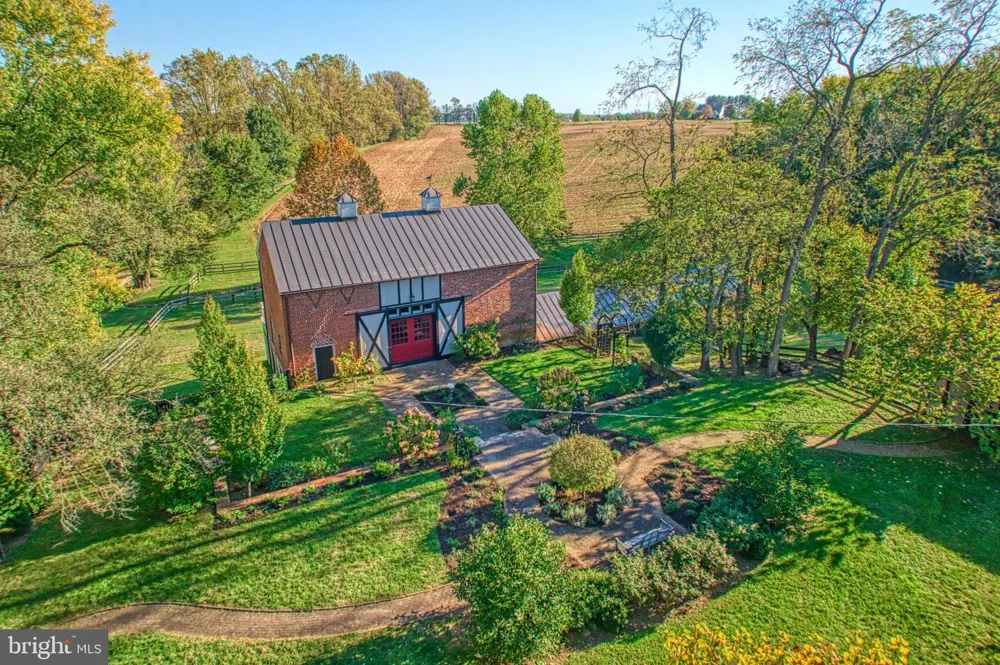 38678 PIGGOTT BOTTOM ROAD Hamilton, VA 20158