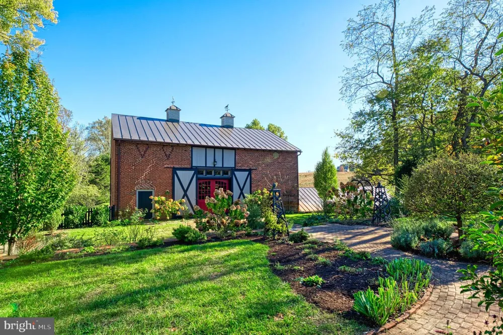38678 PIGGOTT BOTTOM ROAD Hamilton, VA 20158