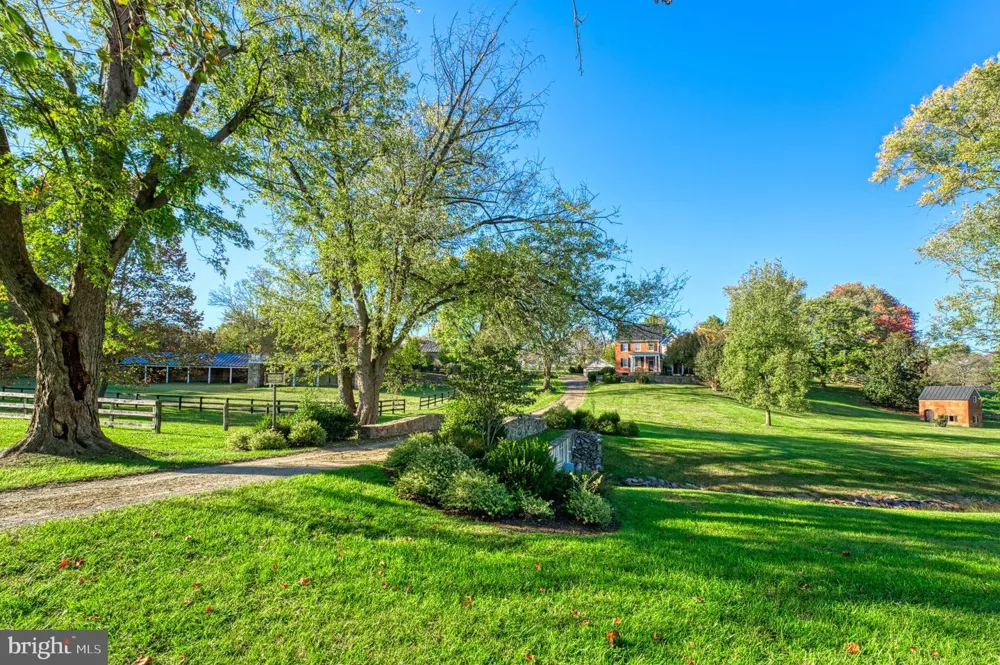 38678 PIGGOTT BOTTOM ROAD Hamilton, VA 20158