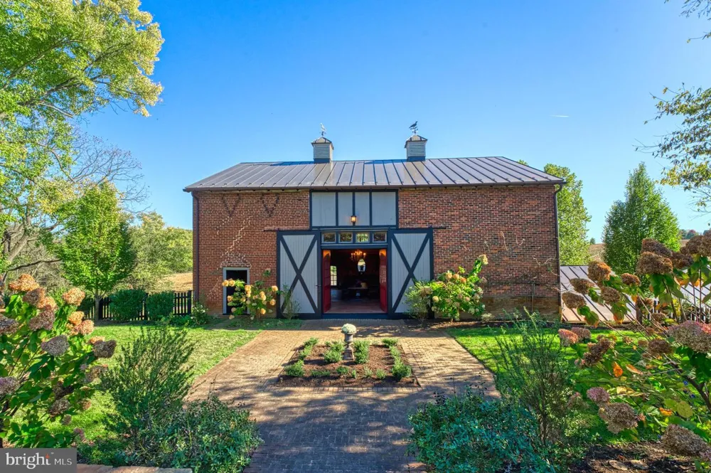 38678 PIGGOTT BOTTOM ROAD Hamilton, VA 20158