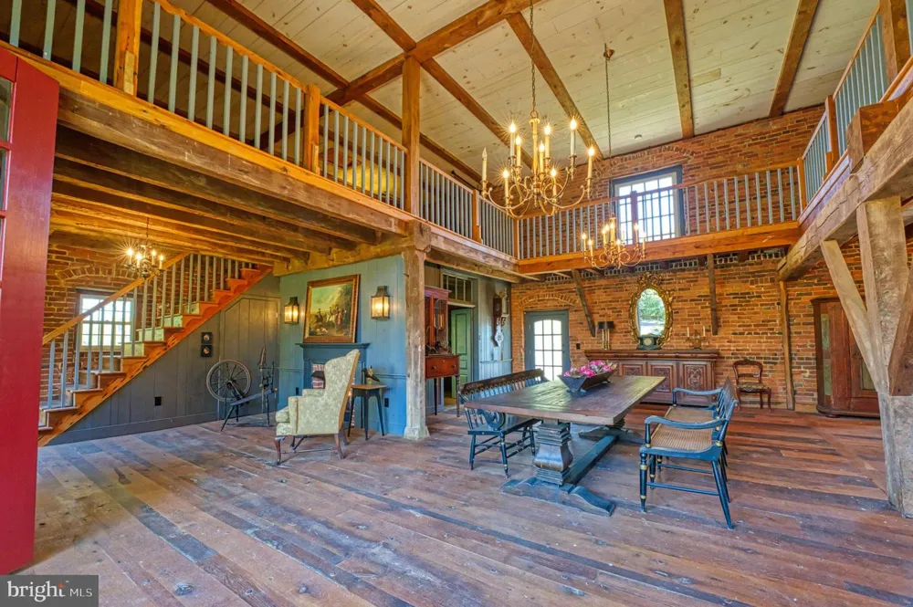 38678 PIGGOTT BOTTOM ROAD Hamilton, VA 20158