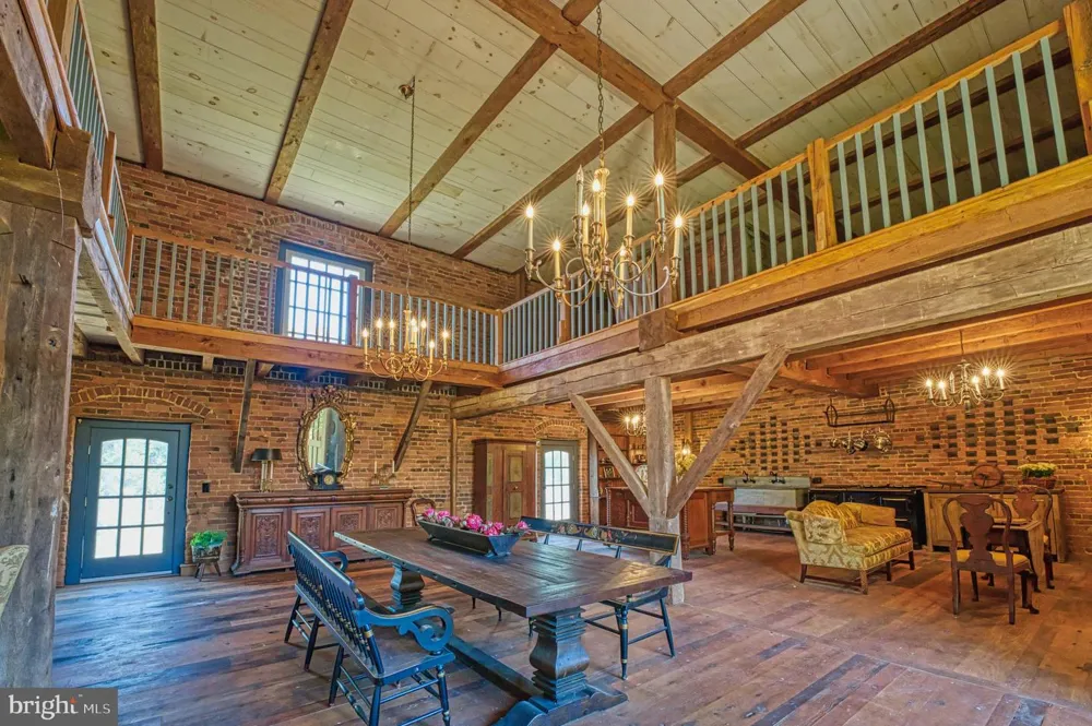 38678 PIGGOTT BOTTOM ROAD Hamilton, VA 20158