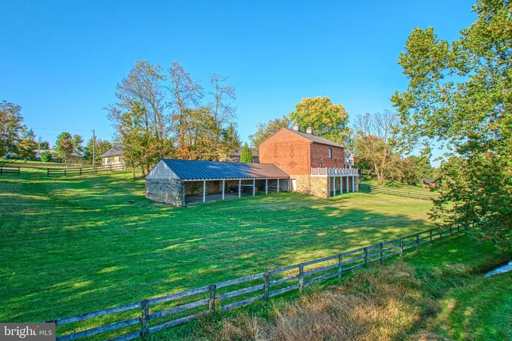 38678 PIGGOTT BOTTOM ROAD Hamilton, VA 20158