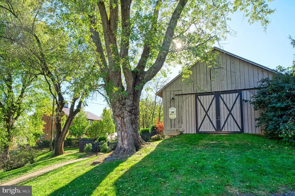 38678 PIGGOTT BOTTOM ROAD Hamilton, VA 20158