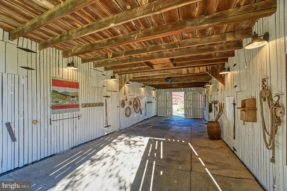38678 PIGGOTT BOTTOM ROAD Hamilton, VA 20158