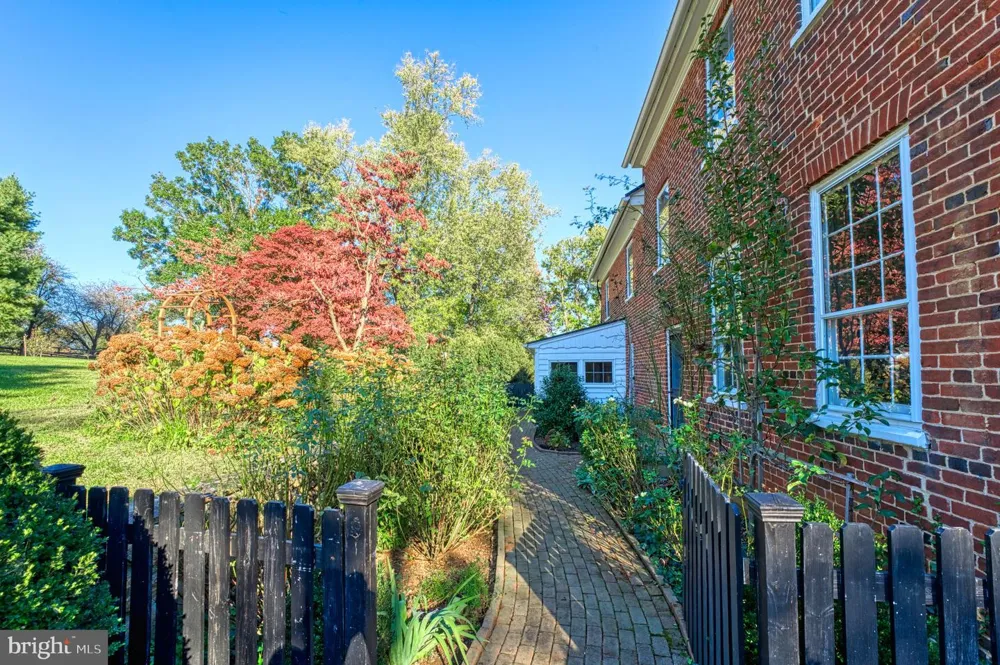38678 PIGGOTT BOTTOM ROAD Hamilton, VA 20158