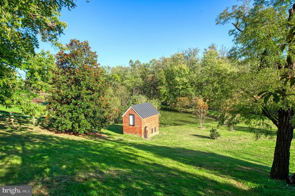 38678 PIGGOTT BOTTOM ROAD Hamilton, VA 20158