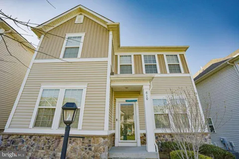 610 KENT COURT