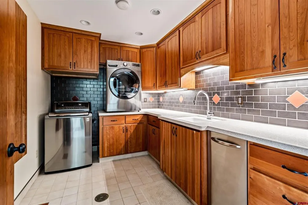 16996 County Road 28 Sanford, CO 81151