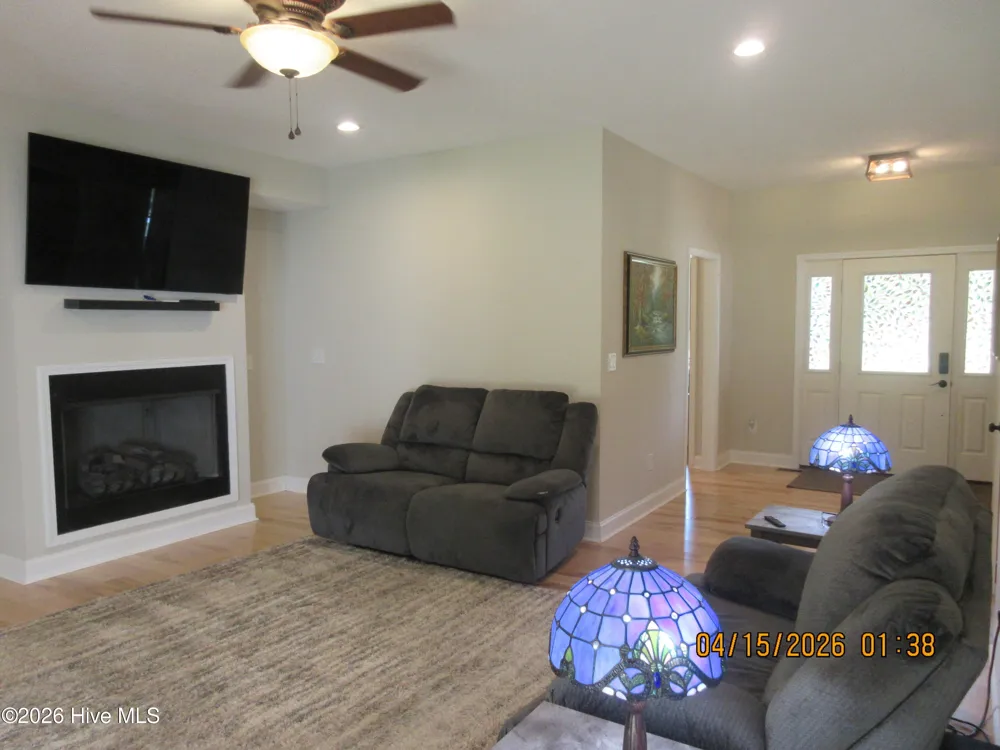 141 W Mobile Road Harbinger, NC 27941