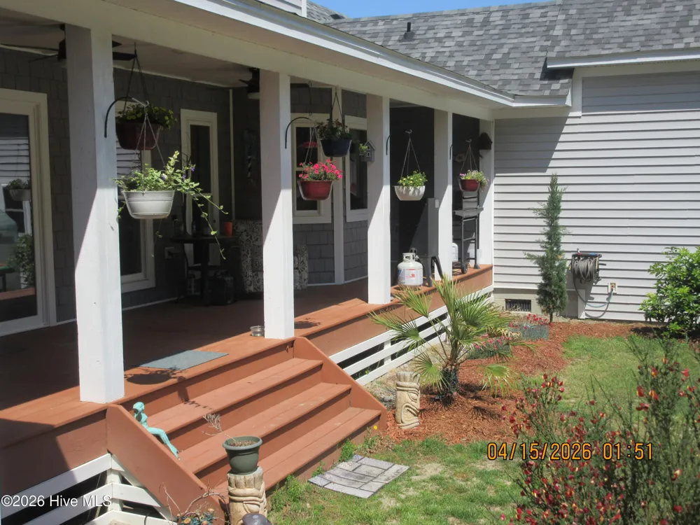141 W Mobile Road Harbinger, NC 27941