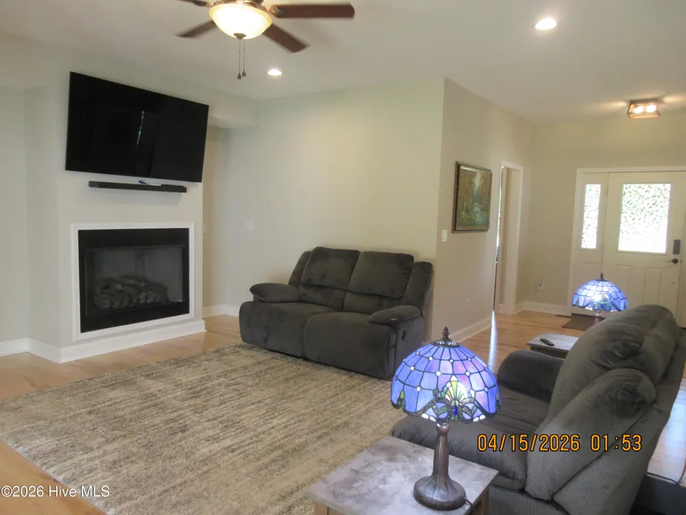 141 W Mobile Road Harbinger, NC 27941