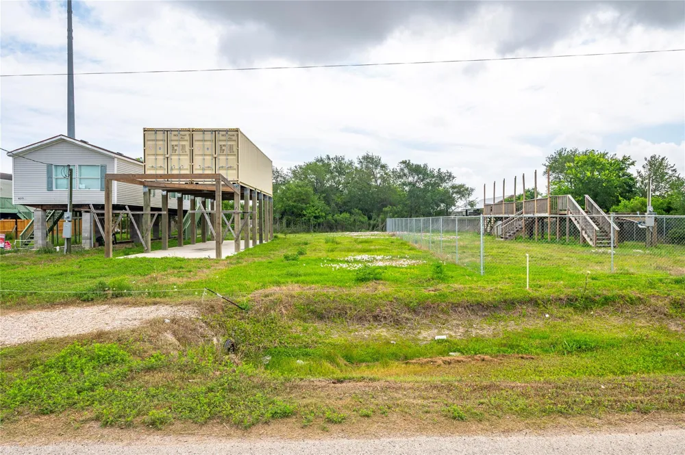 439 16th Street San Leon, TX 77539