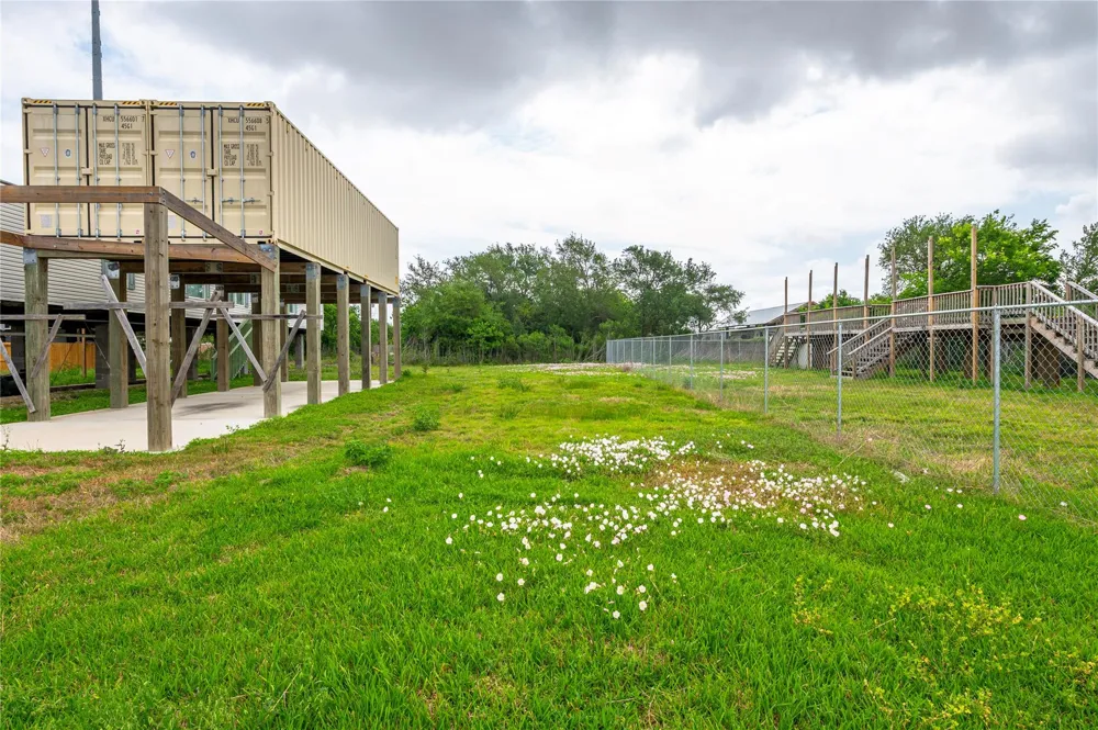 439 16th Street San Leon, TX 77539