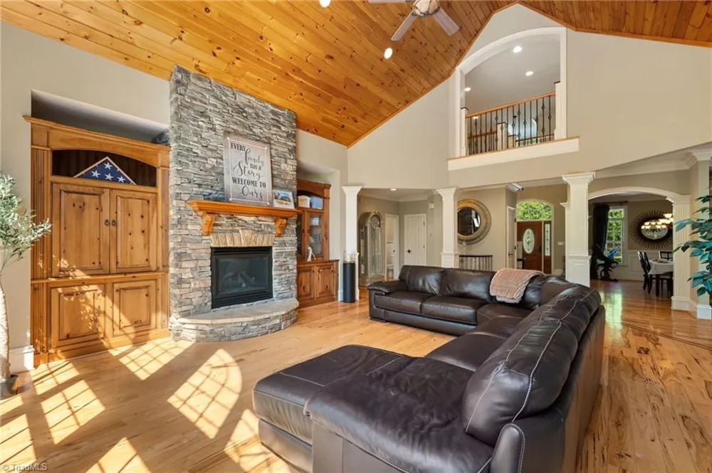 7601 Crossing Ridge Drive Belews Creek, NC 27009