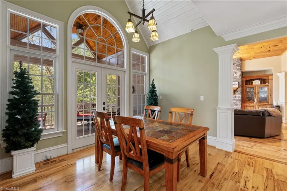 7601 Crossing Ridge Drive Belews Creek, NC 27009