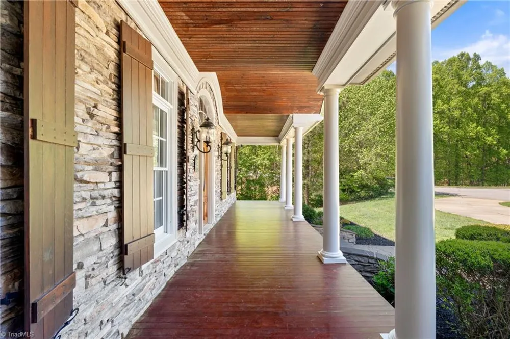 7601 Crossing Ridge Drive Belews Creek, NC 27009