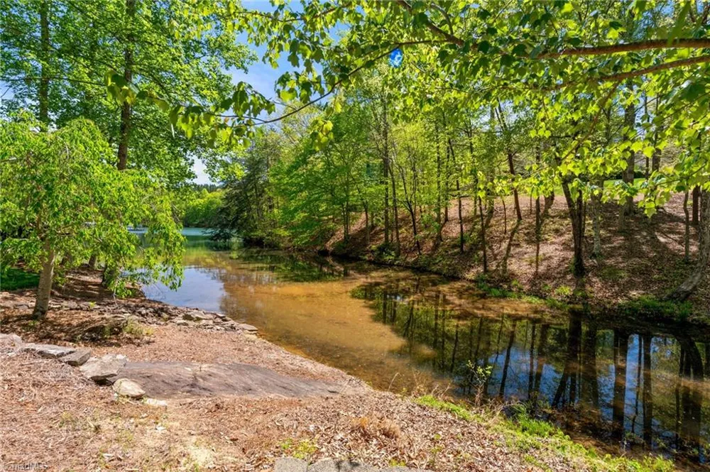 7601 Crossing Ridge Drive Belews Creek, NC 27009