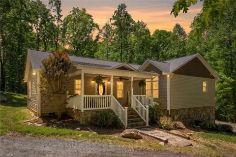 1707 LAND ESTATES DRIVE