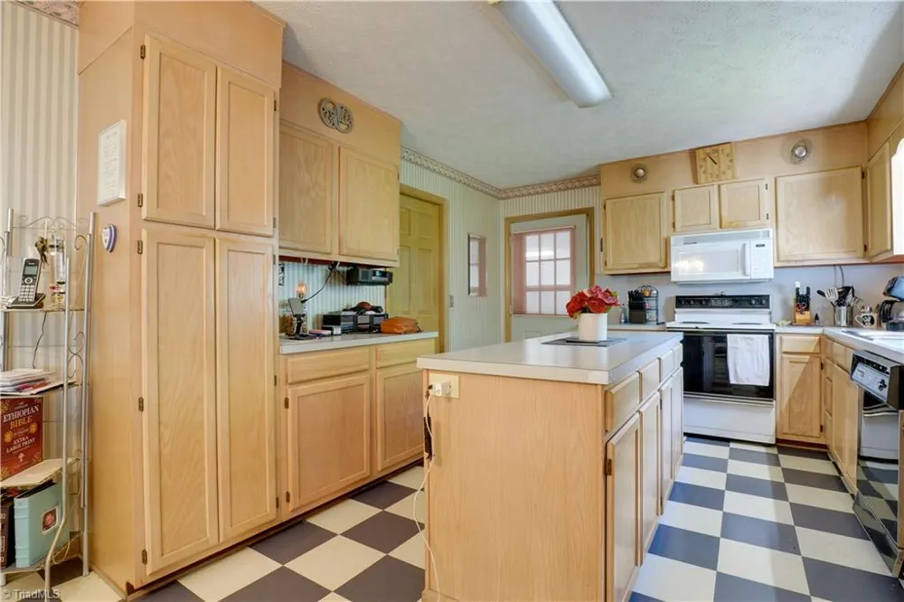 1495 Devaux Road Rural Hall, NC 27045
