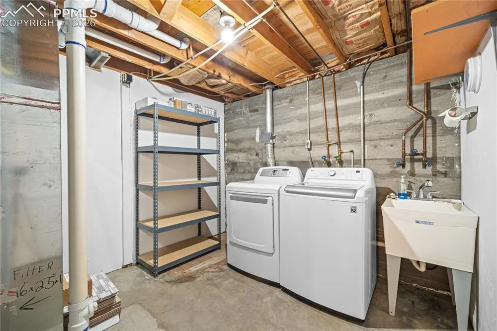 25 Fordham Circle Pueblo, CO 81005