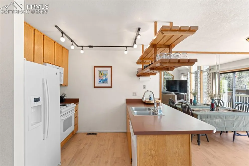 376 Pilot Knob Avenue Manitou Springs, CO 80829