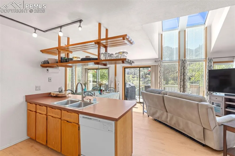 376 Pilot Knob Avenue Manitou Springs, CO 80829