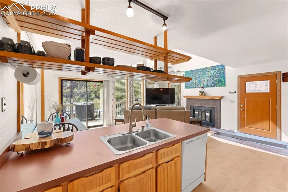 376 Pilot Knob Avenue Manitou Springs, CO 80829