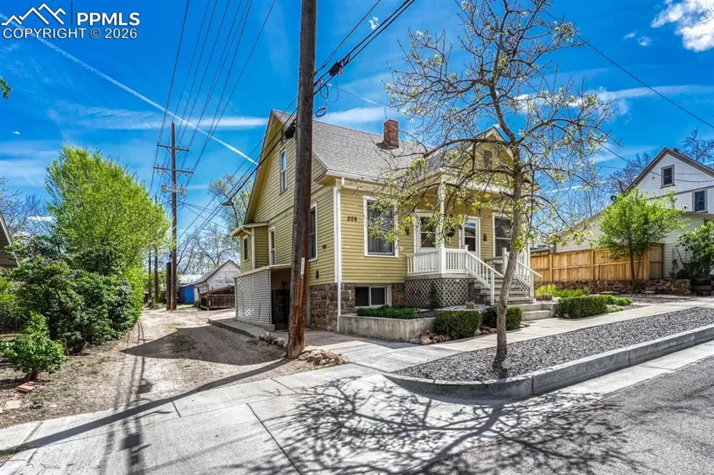 209 Arcadia Street Colorado Springs, CO 80903