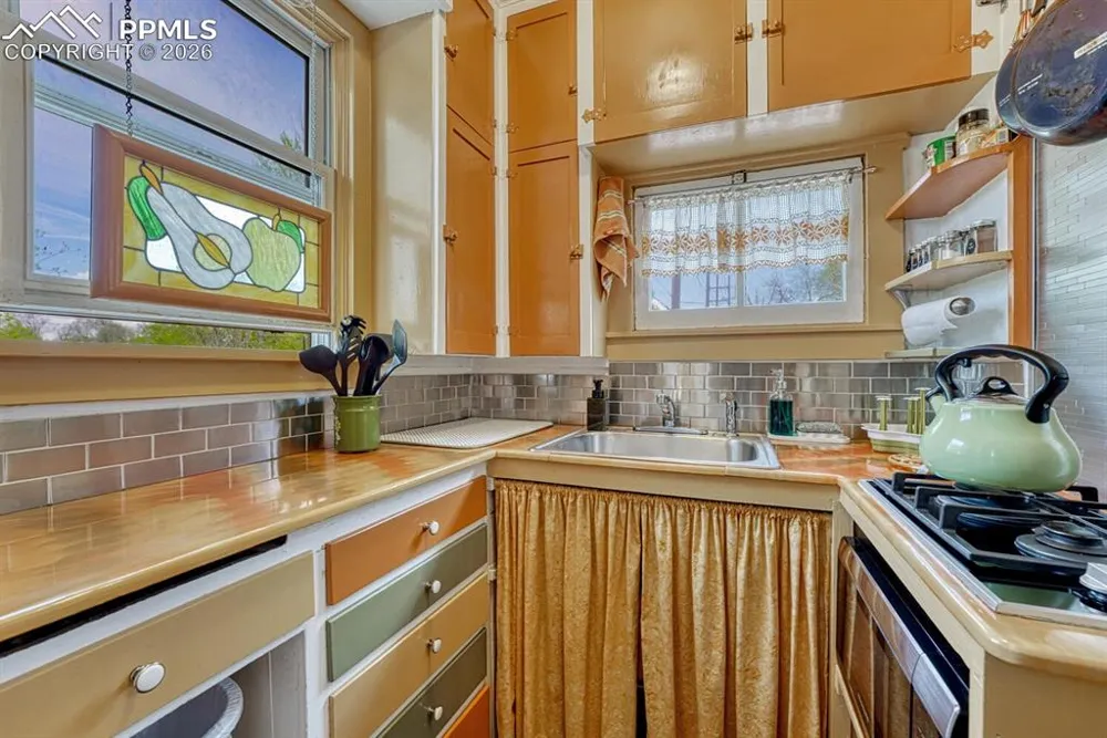 209 Arcadia Street Colorado Springs, CO 80903