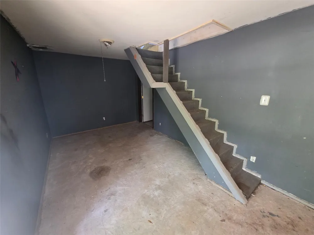 12222 Oak Hollow Lane Pinehurst, TX 77362
