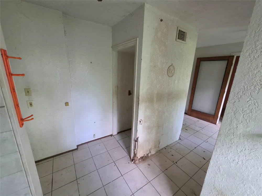12222 Oak Hollow Lane Pinehurst, TX 77362