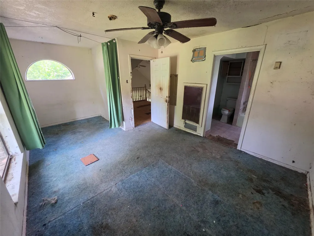 12222 Oak Hollow Lane Pinehurst, TX 77362