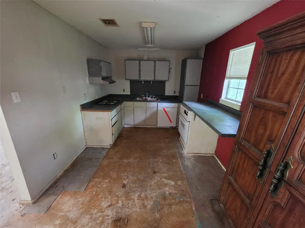 12222 Oak Hollow Lane Pinehurst, TX 77362