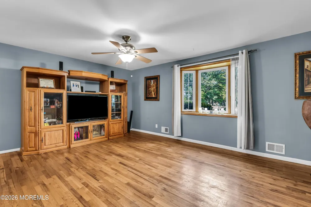 32 Brunswick Drive Howell, NJ 07731