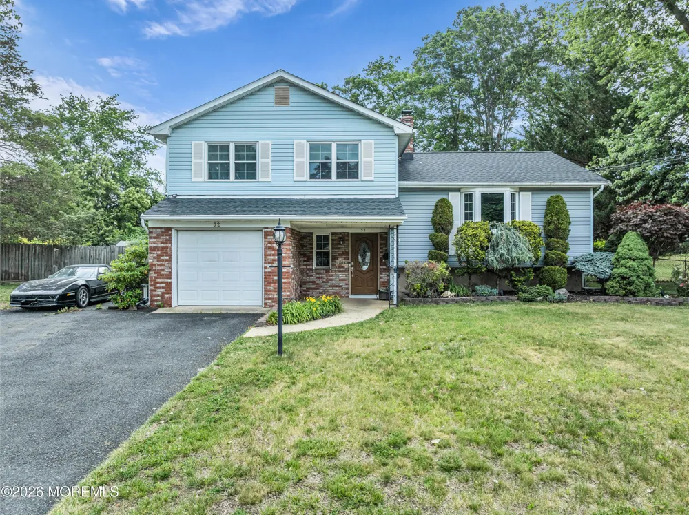 32 Brunswick Drive Howell, NJ 07731