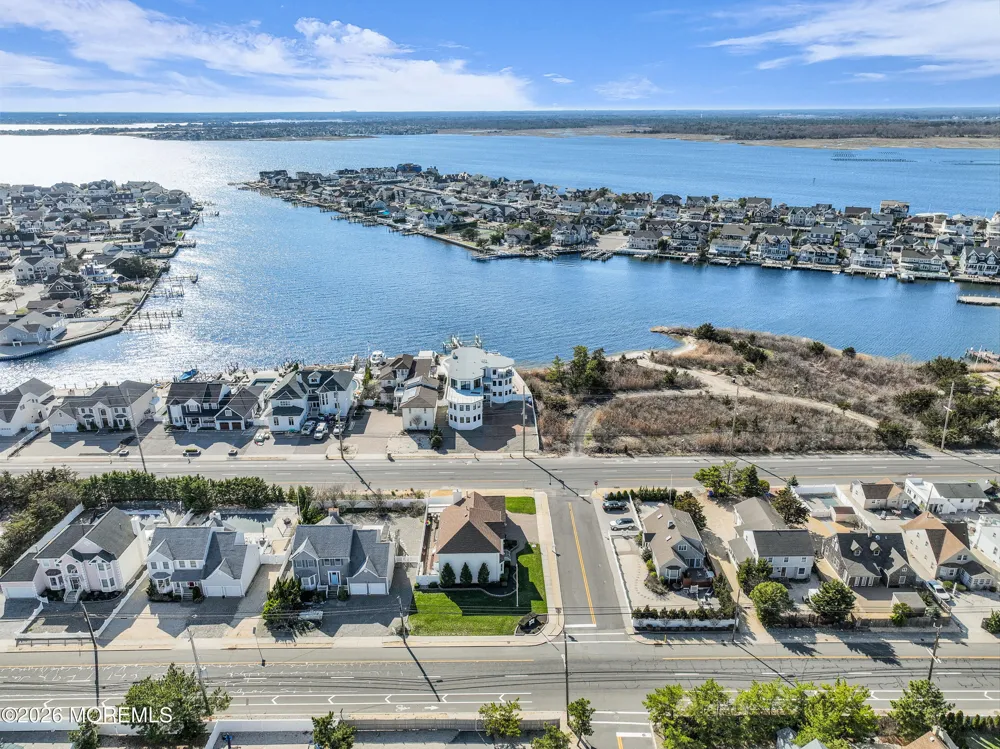 154 Bay Avenue Mantoloking, NJ 08738